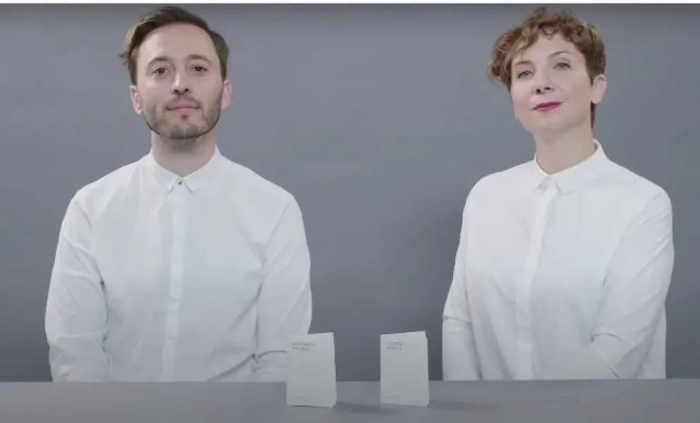 Cómo es el ingenioso celular de papel de Google que se imprime desde una app