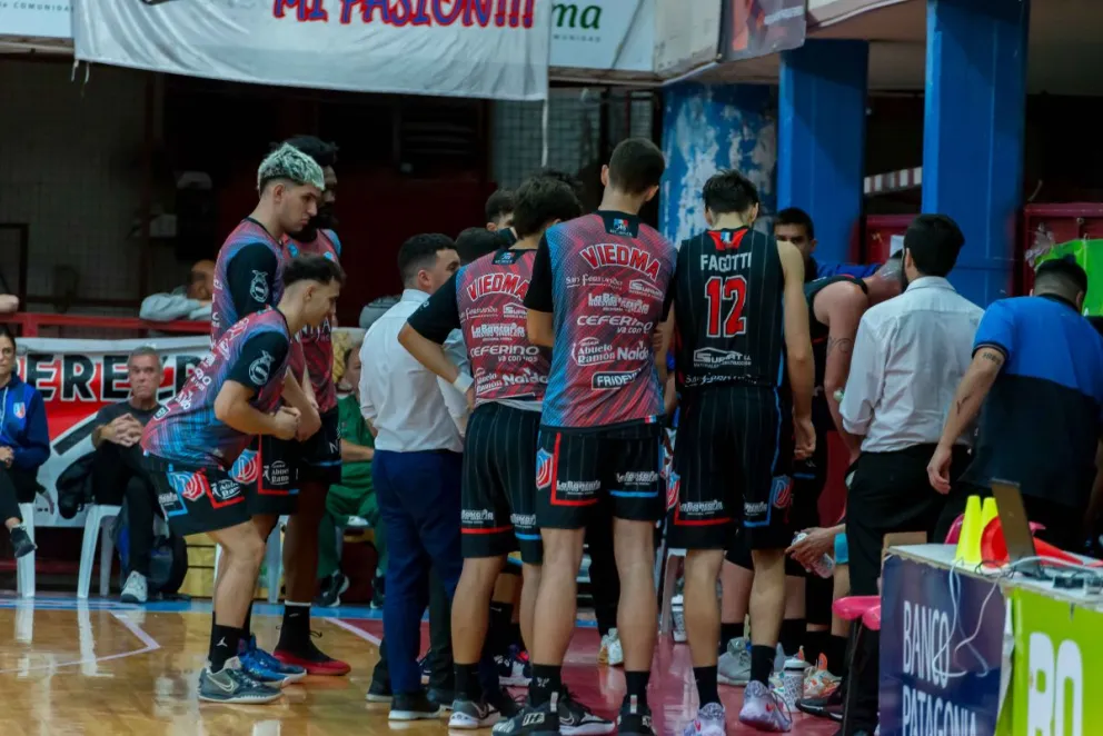 Deportivo Viedma se juega la última carta para buscar la clasificación entre los cuatro mejores