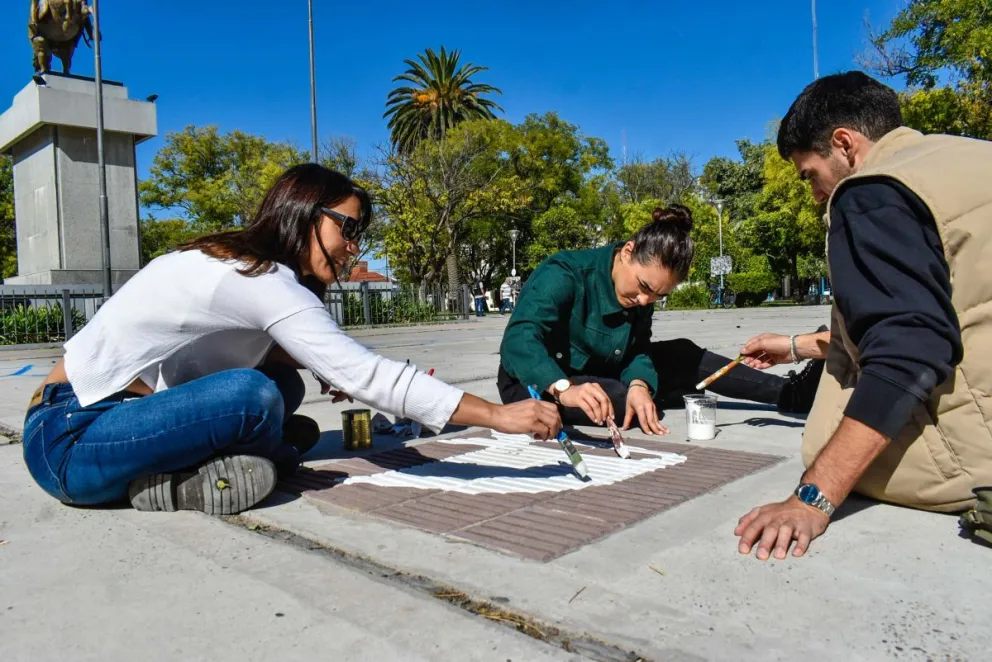 Convocan a vecinos a participar llevando mate y pincel. Archivo.