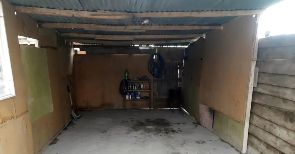 Un vecino de Viedma cambia trabajo por alimentos no perecederos para alimentar a su familia