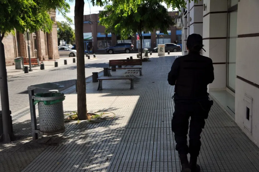 Se levantó cruzado, buscó problemas en el centro y terminó arrestado