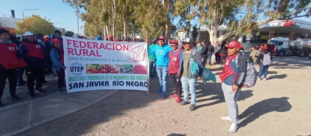 Cebolleros generaron un lío en el Puente Nuevo con una protesta
