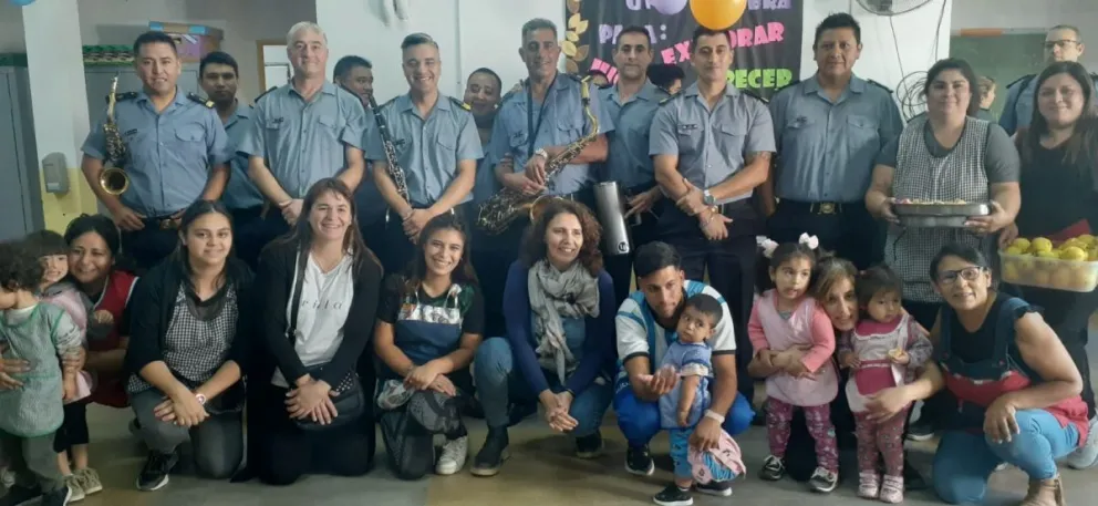 19° aniversario: El Jardín 13 "Duende Azul" celebró su cumple a todo ritmo con la Banda de la Policía