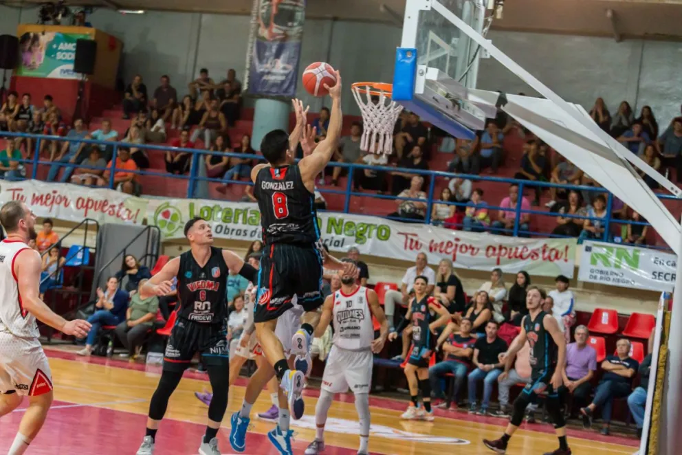 Deportivo Viedma logró recuperarse luego del traspié del fin de semana
