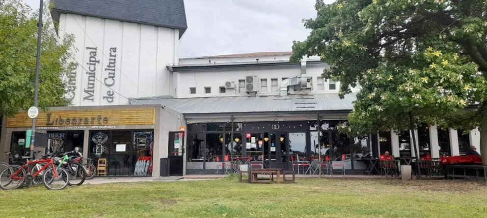 La audacia de los delincuentes se propagó a un bar que está a la vista de todos