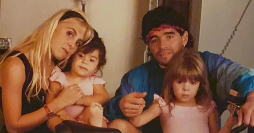 Cómo fue el día que Claudia Villafañe le pidió el divorcio a Diego Maradona