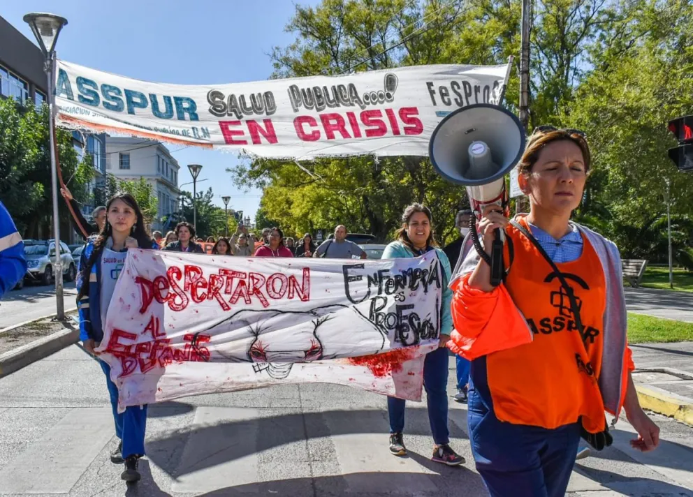 Asspur marcha en las calles de Viedma: “La pérdida salarial ya es más de un 130 por ciento”