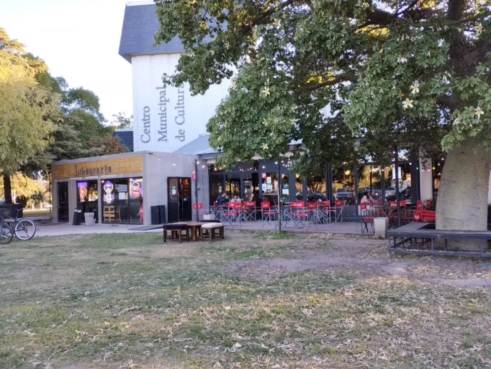Una familia fue a tomar un café al Cultural y terminó en el Zatti por una mordedura
