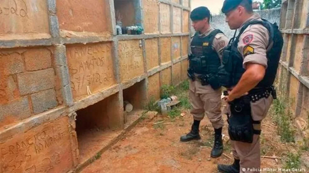 Rescataron a una mujer que fue sepultada viva: los gritos de socorro venían desde dentro de un nicho 
