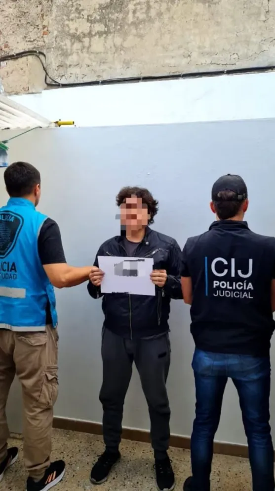 Horror: hacía que su hijastra de 14 años pose desnuda para dibujarla al estilo animé y fue detenido