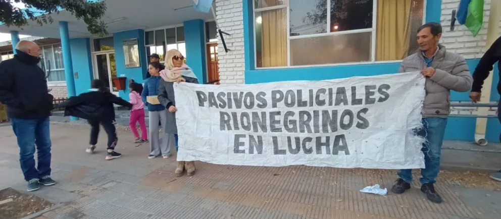 Policías con sumario por reclamar sus derechos, ya tienen quien los defienda