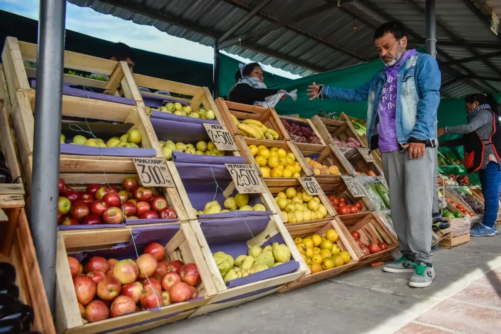 Feria municipal: todavía hay verdura y la fruta empieza a escasear