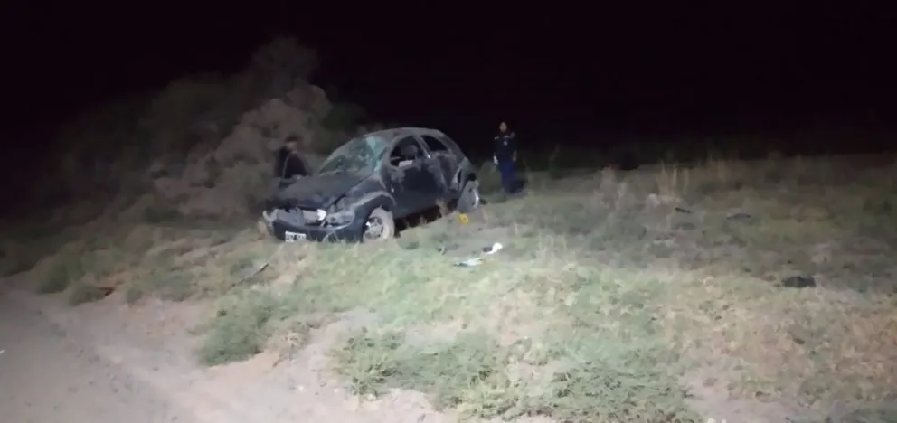 Rutas trágicas en Río Negro con un adolescente fallecido en un vuelco