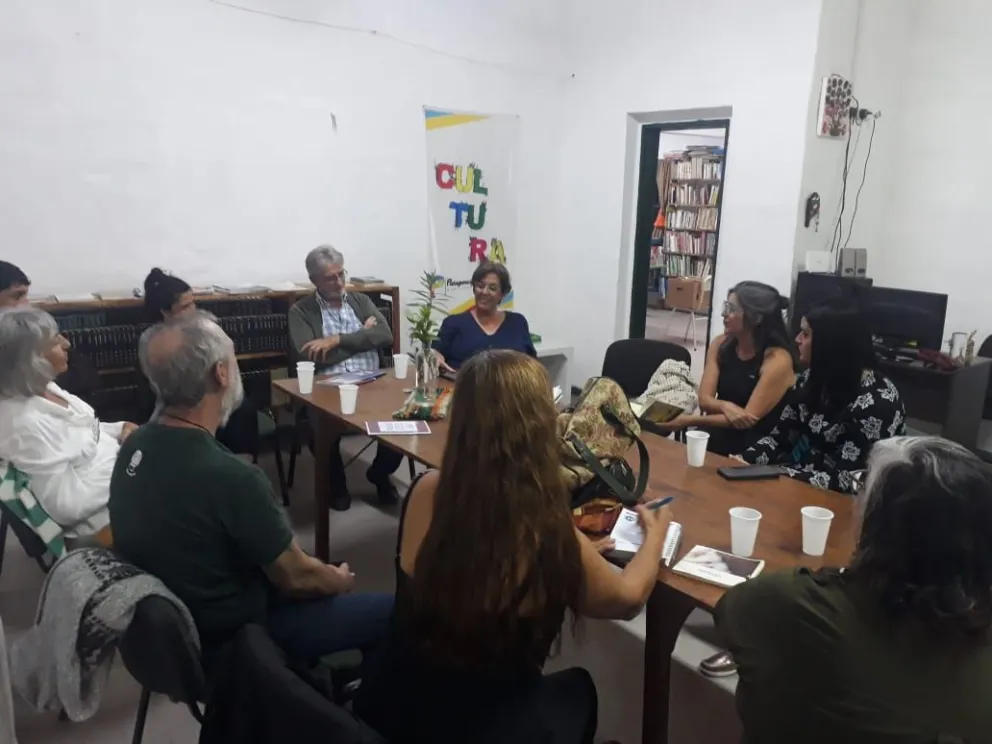 Escritores locales participaron del conversatorio “Escribir en los bordes”