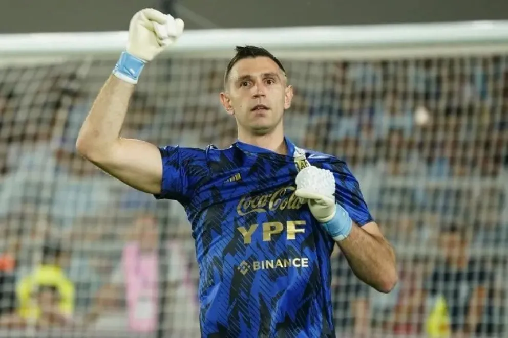 Dibu Martínez elogió a la hinchada xeneize: “Creo que la de Boca Juniors…”