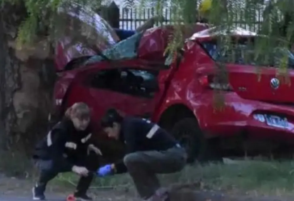 Un joven automovilista murió tras chocar contra un árbol