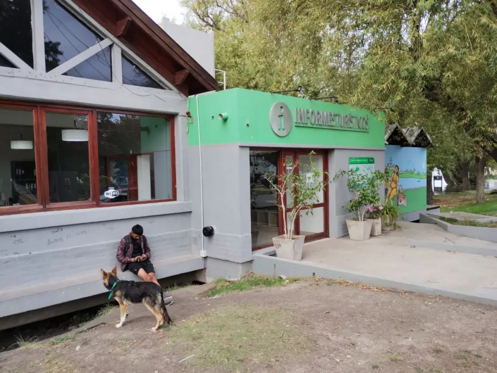 Reflotan la ex Oficina de Turismo de la costanera. Foto archivo.