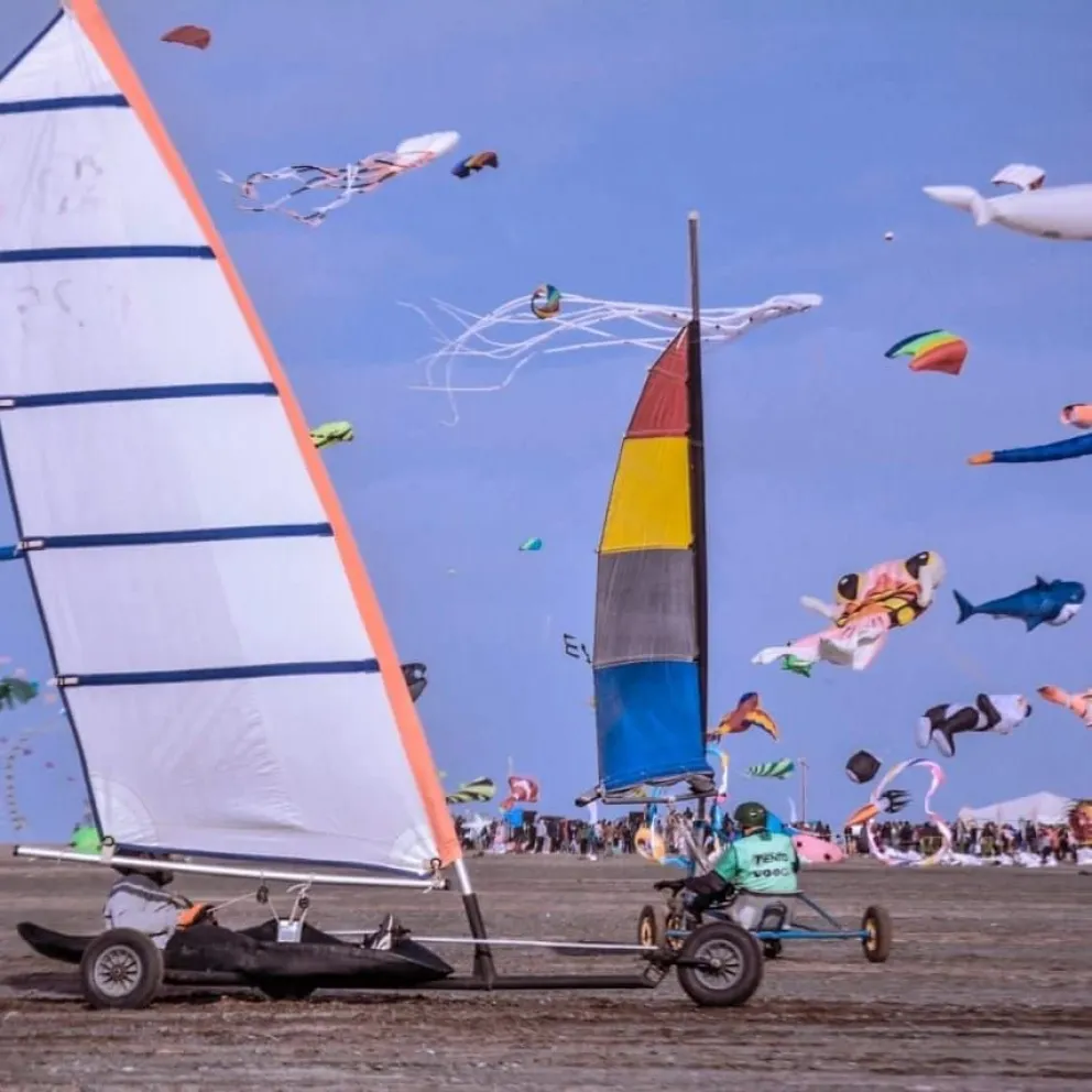 El Cóndor levantó vuelo rodeado de barriletes y velas gracias al Festival del Viento