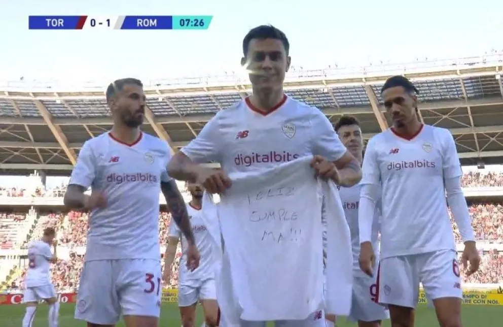 Para la mamá, como cada año: Dybala marcó el gol de la victoria de la Roma