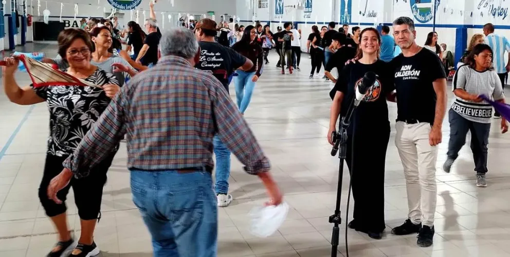 Con música, baile y mates “ADN Calderón” festejó el Día de la Zamba
