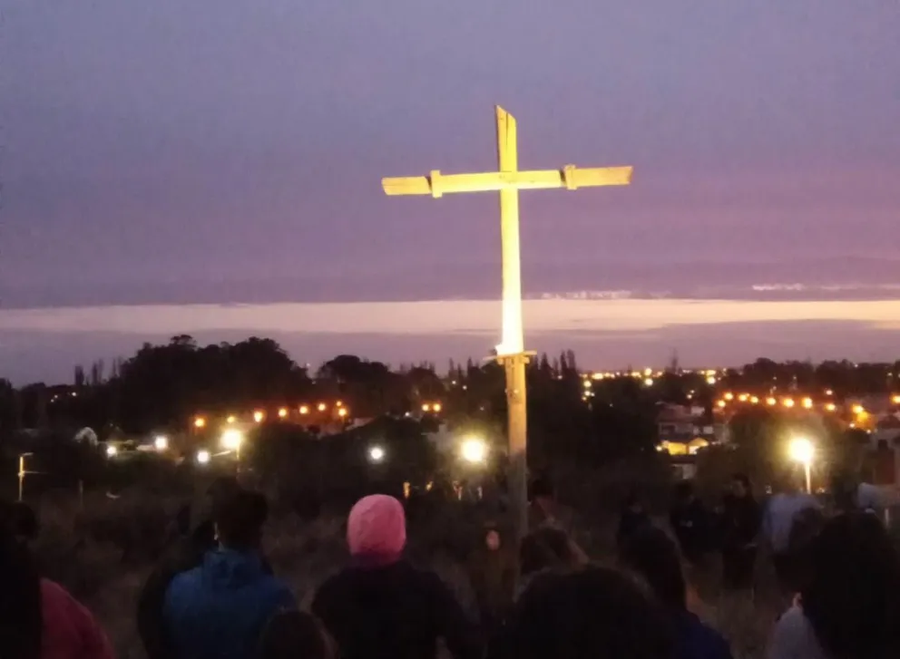 La comunidad católica de Carmen de Patagones celebró el domingo de Pascuas