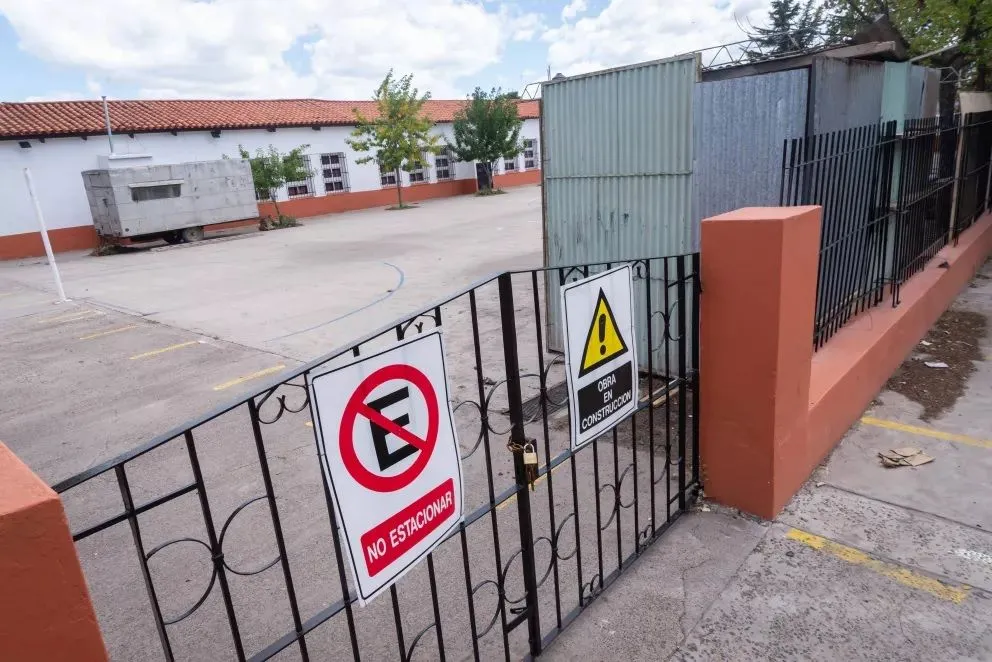 ¿En qué quedó el SUM de la Escuela 1? 