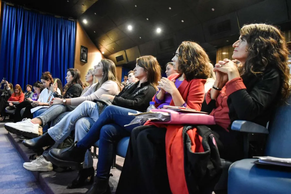 Las mujeres candidatas de Viedma debatieron en el microcine del CURZA