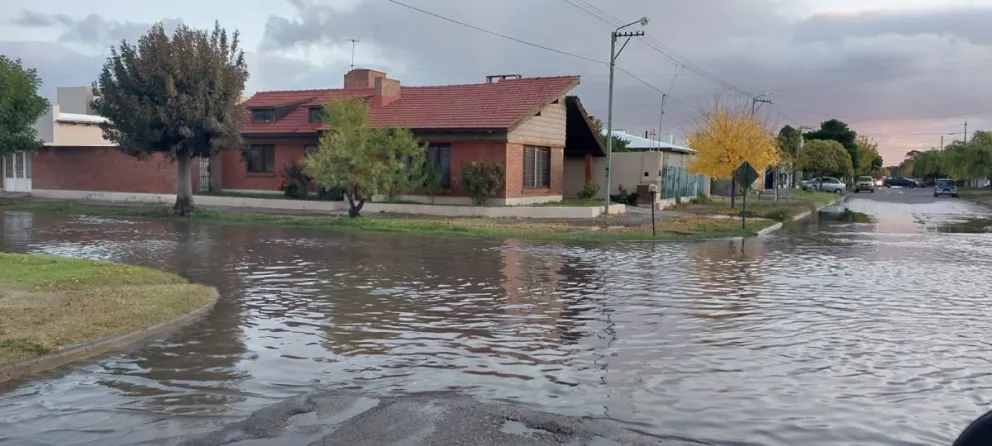 Las calles del barrio Belgrano volvieron a convertirse en un río
