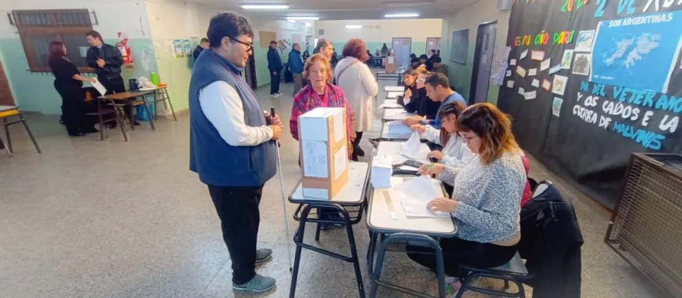 Comenzó con normalidad el acto eleccionario en Río Negro