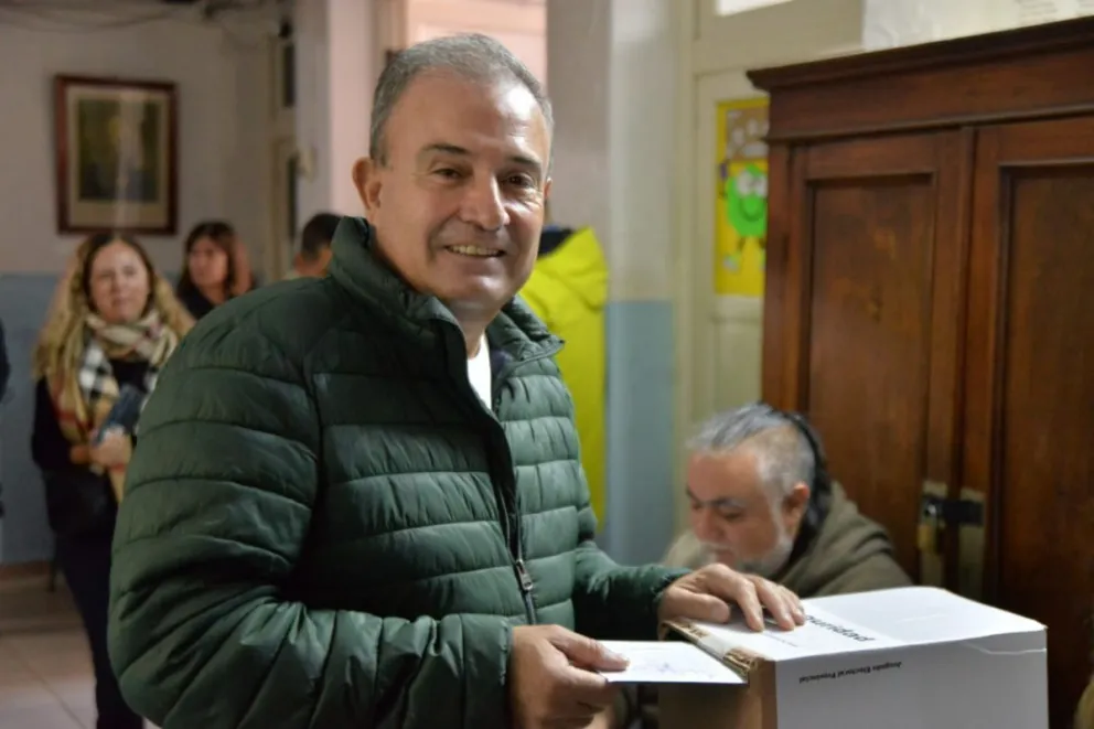 Votó Pesatti y anticipó que viajará a Cipolletti para encontrarse con Weretilneck