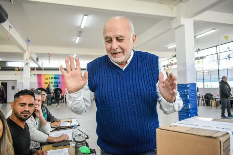 Casas, crítico por el sistema de boletas luego de emitir su voto