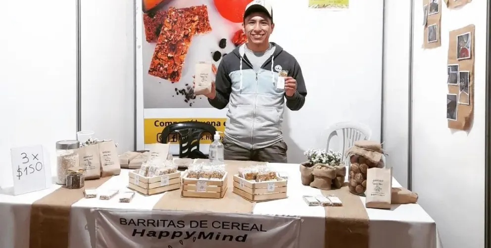 Es emprendedor y puso en marcha “Barritas Happy Minds” para solventar sus estudios universitarios