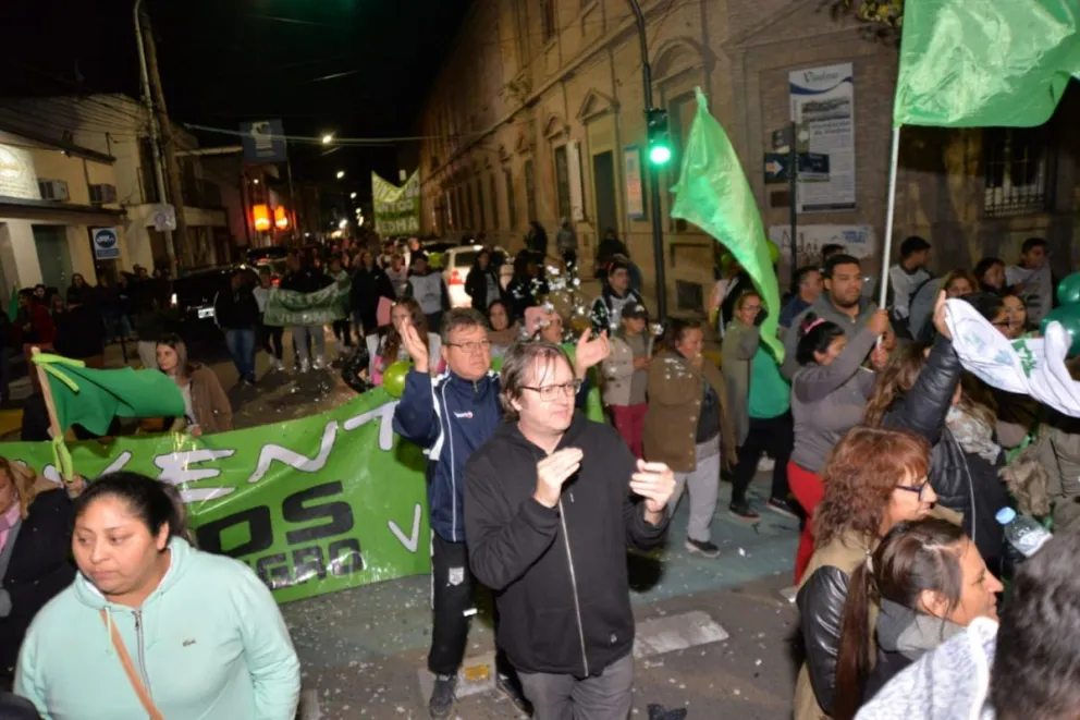 Se mantuvo la ola verde, y Pesatti y Castro festejaron en las calles de Viedma