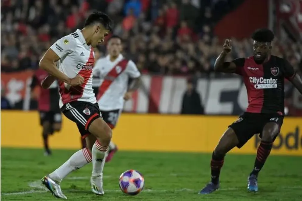 River le ganó a Newell's en Rosario y sigue puntero en la Liga Profesional 