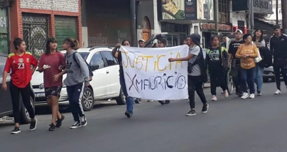Un detenido murió ahorcado en la comisaría y su familia denuncia que lo mató la policía