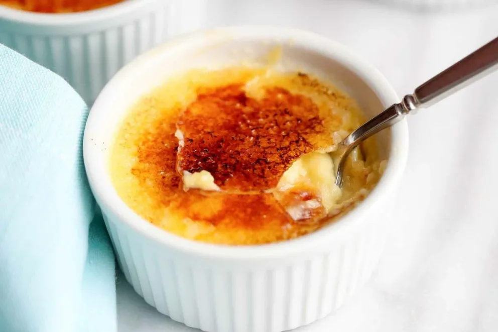 Cómo hacer crème brûlée súper fácil y con solo 3 ingredientes