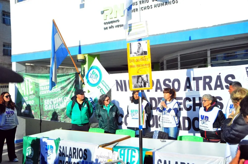 Hay docentes que se quedan sin cobrar y reclaman la continuidad de los pagos