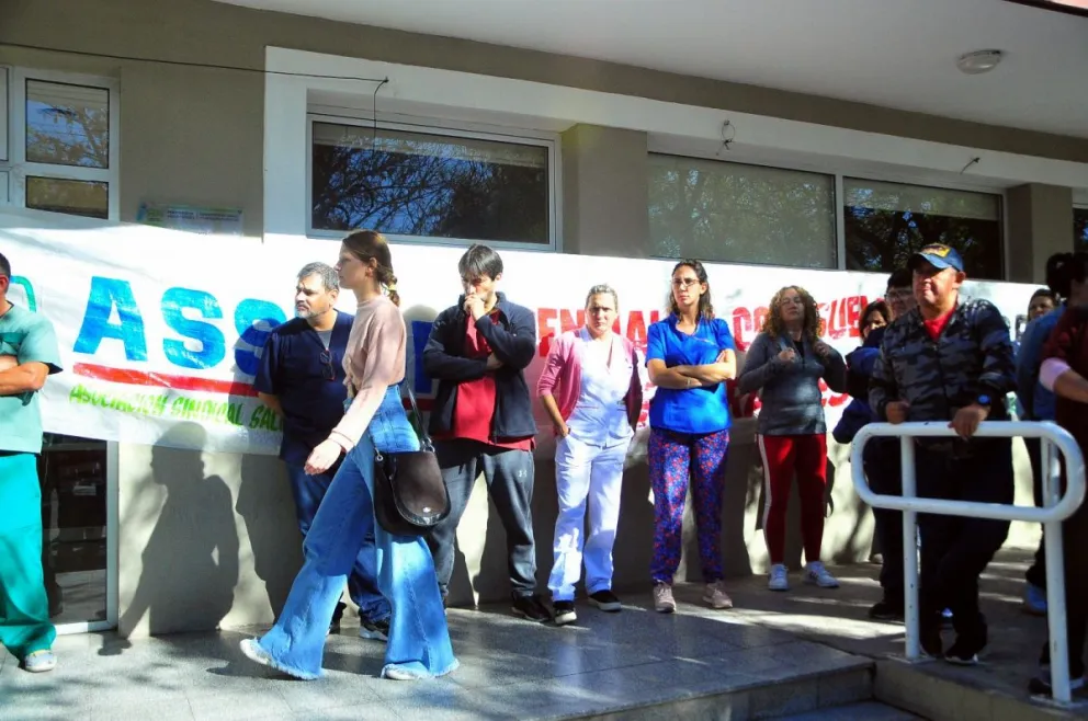 Paro en hospitales: "Estamos trabajando con un enfermero para 8 pacientes en internación"