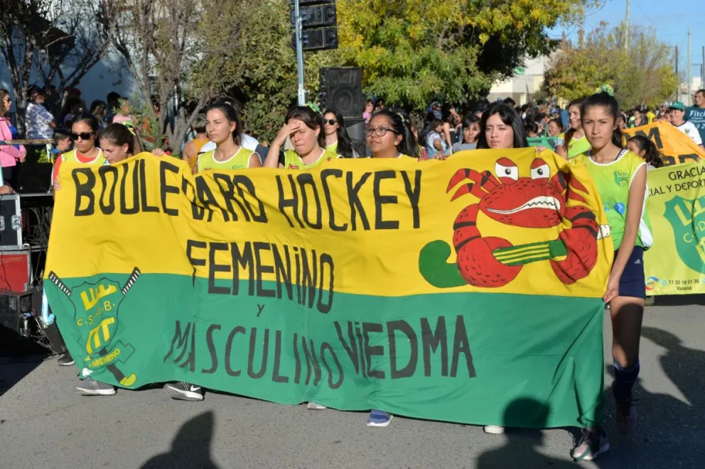 Hasta con un helicóptero en el aire, habrá un nuevo desfile para homenajear a Viedma y Patagones