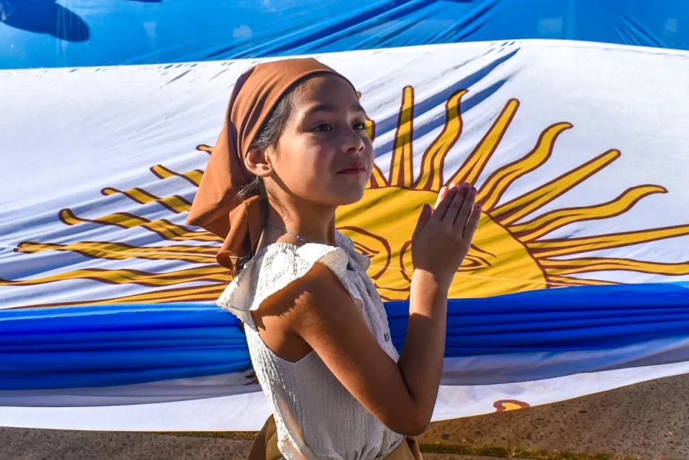 La Comarca celebró sus 244 años con un multitudinario desfile