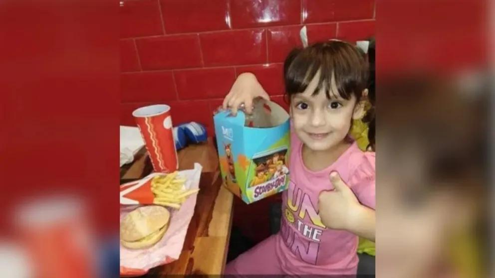Trágico: una nena salió a jugar y la encontraron muerta bajo un bolsón de arena