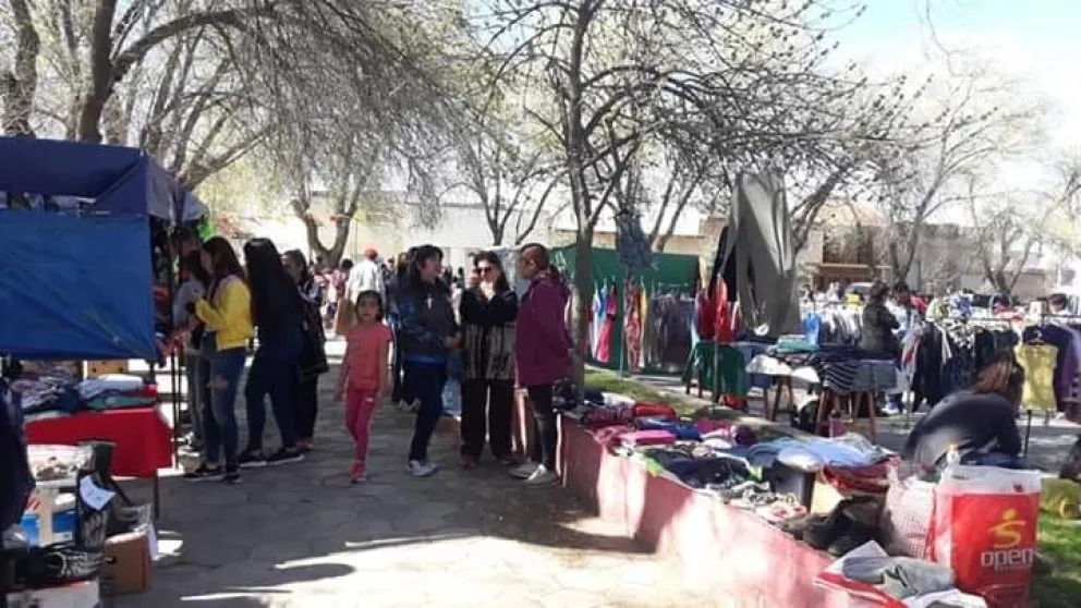 Feria comunitaria en Patagones: "Estamos recibiendo desde médicos y hasta maestros"