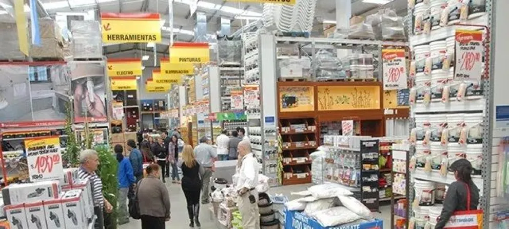 Robo en el Hipertehuelche de Viedma: pese a que sonó la alarma tuvieron tiempo de llevarse herramientas 