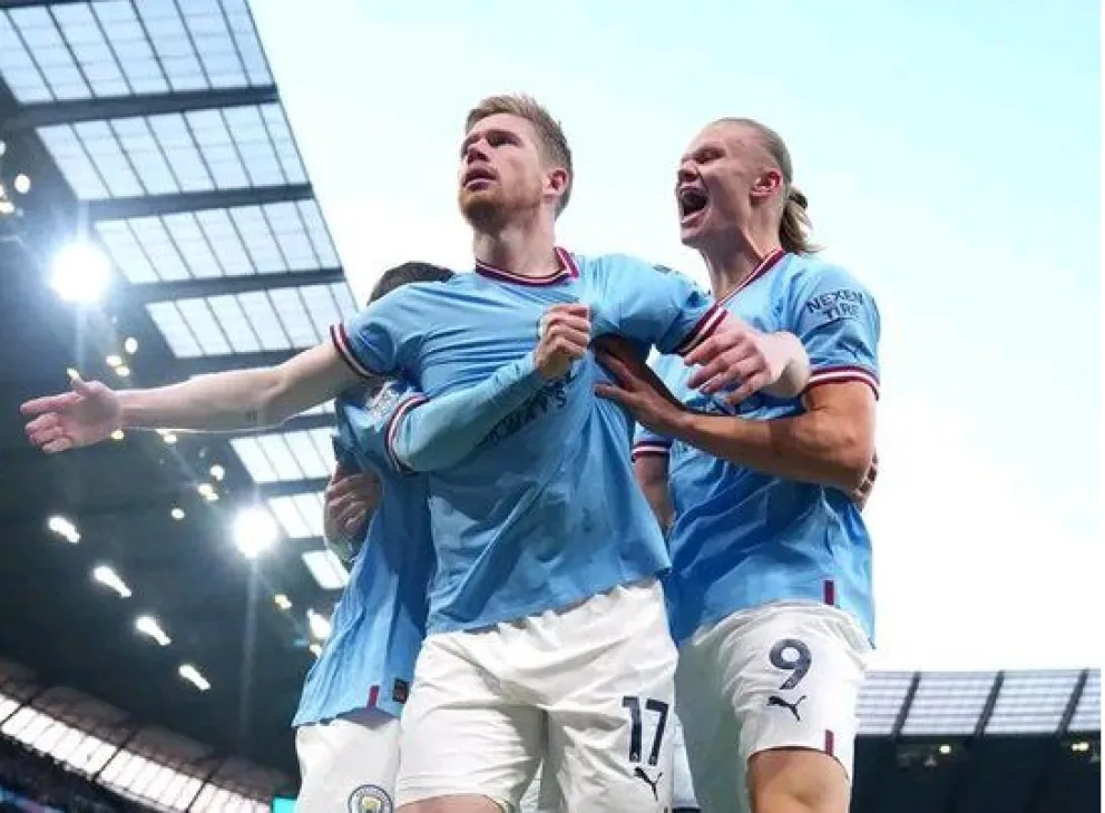 La Premier está que arde: Manchester City le dio una paliza al Arsenal y sueña con el título