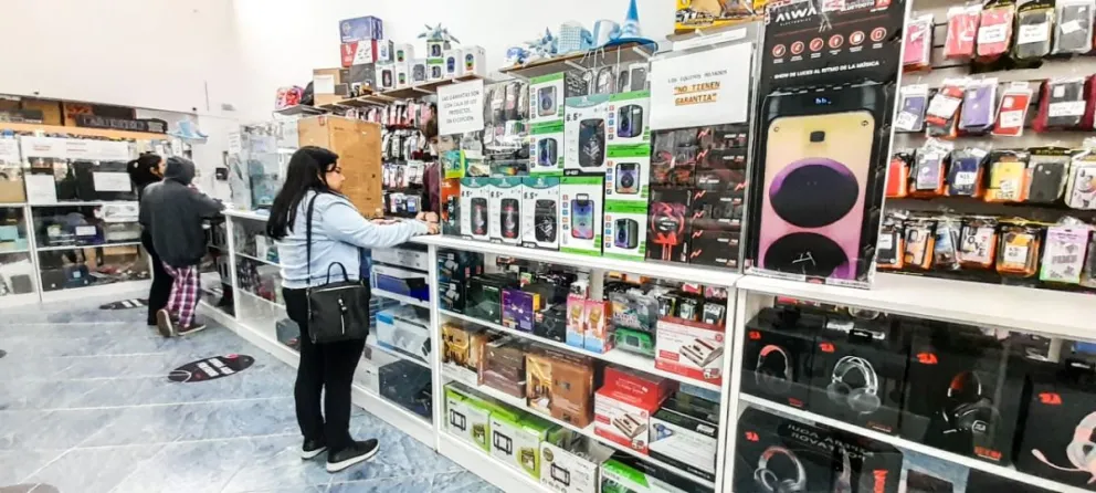 Los dueños de comercios de electrónica están vendiendo a ciegas