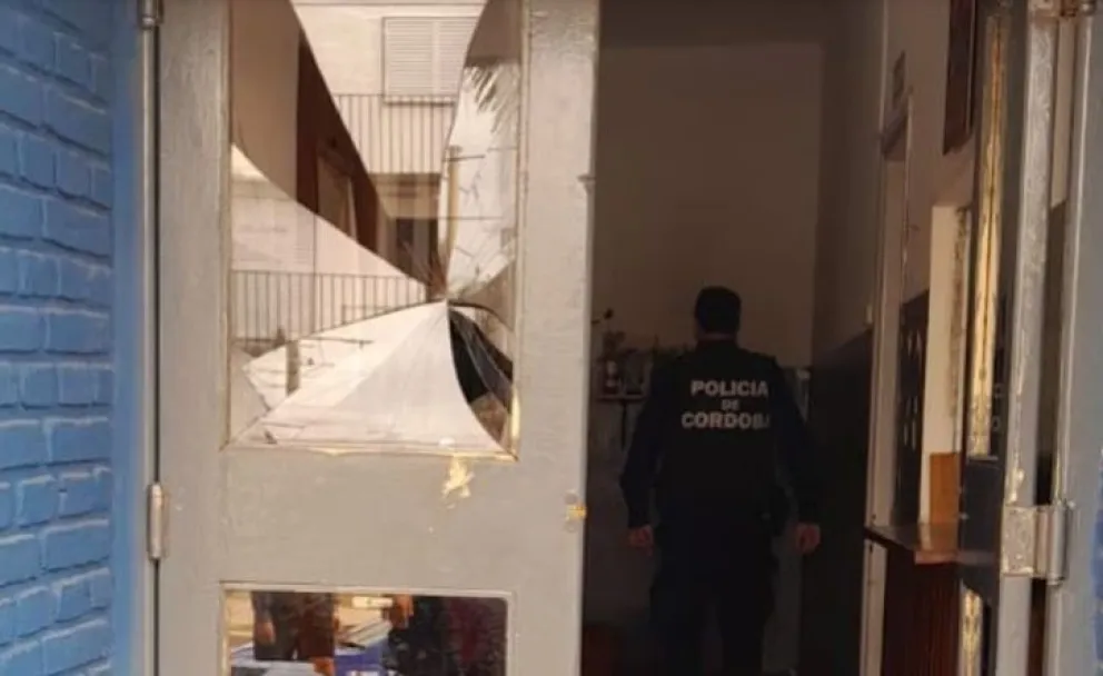 Insólito: un hombre fue a la comisaría y pidió ser “detenido”, se lo negaron y rompió todo