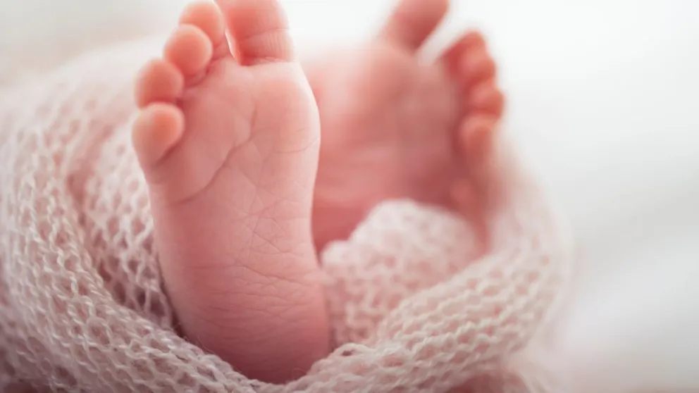 Le dijo a su esposo que esperaba un hijo de él, pero se hizo un ADN y era mentira: ahora deberá indemnizarlo