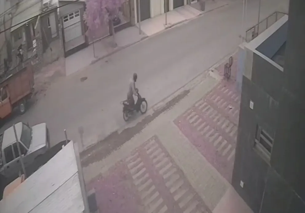 Impunidad total: así robaron una moto en cuestión de segundos