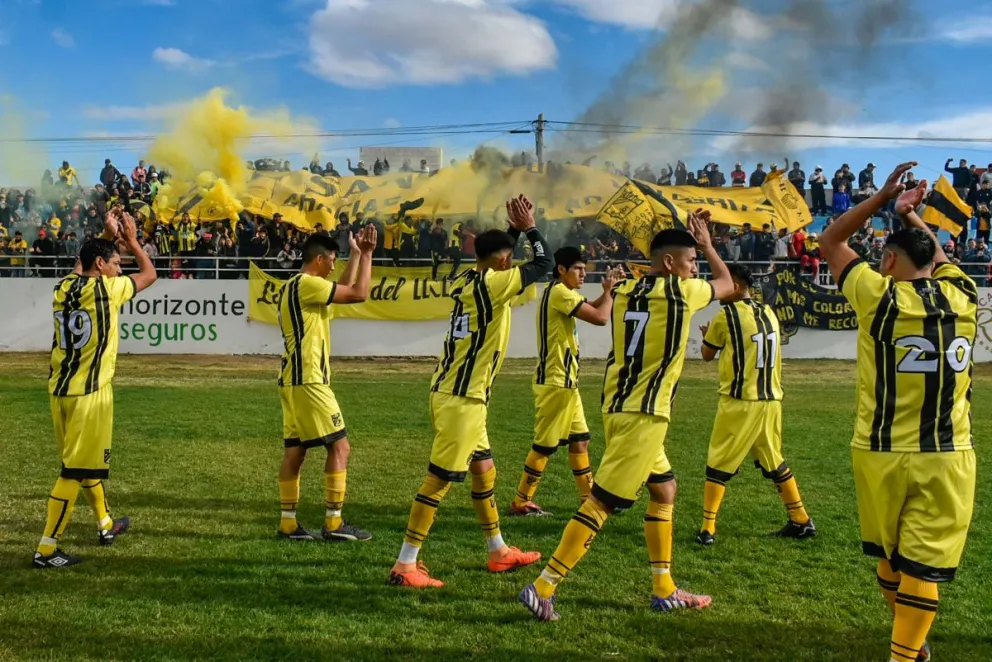 Fiesta "aurinegra": Santo sonrió en el clásico ante Lavalle
