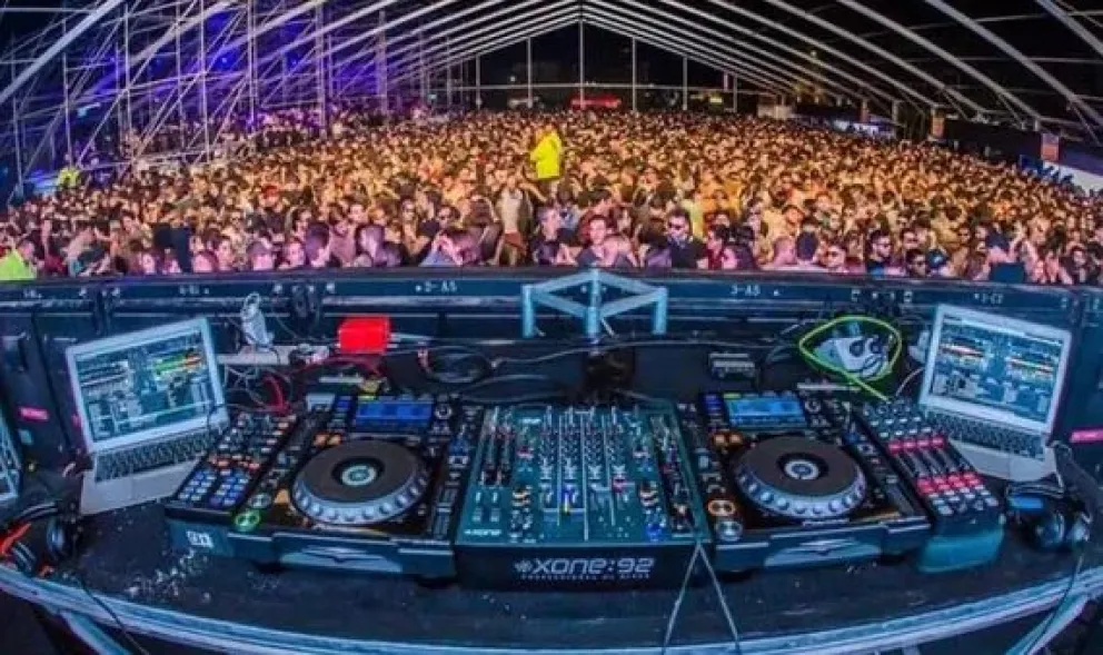 Un joven de 27 años murió en una fiesta electrónica tras sufrir un infarto 